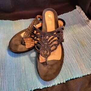 Earthies Thong/Sandal Black Suede with Rhinestones - Size 9
